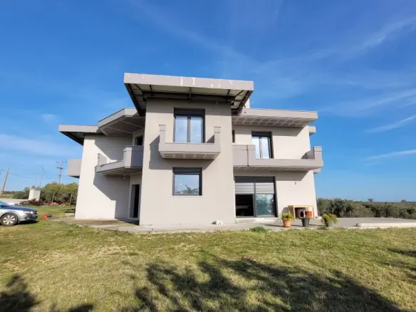 6-bedroom Villa In Epanomi, Greece (240 M²)