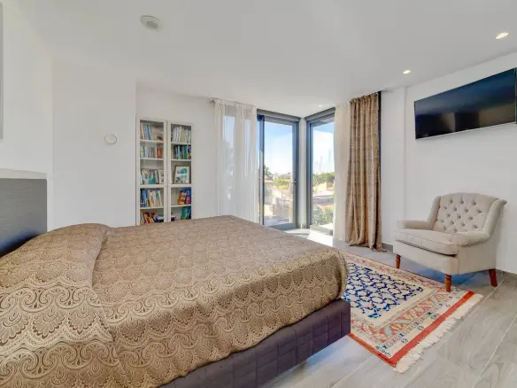 3-bedroom Villa In Torrevieja, Spain (393 M²)