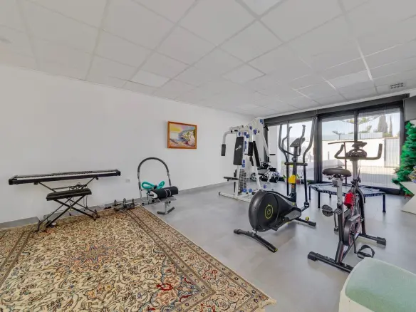 3-bedroom Villa In Torrevieja, Spain (393 M²)