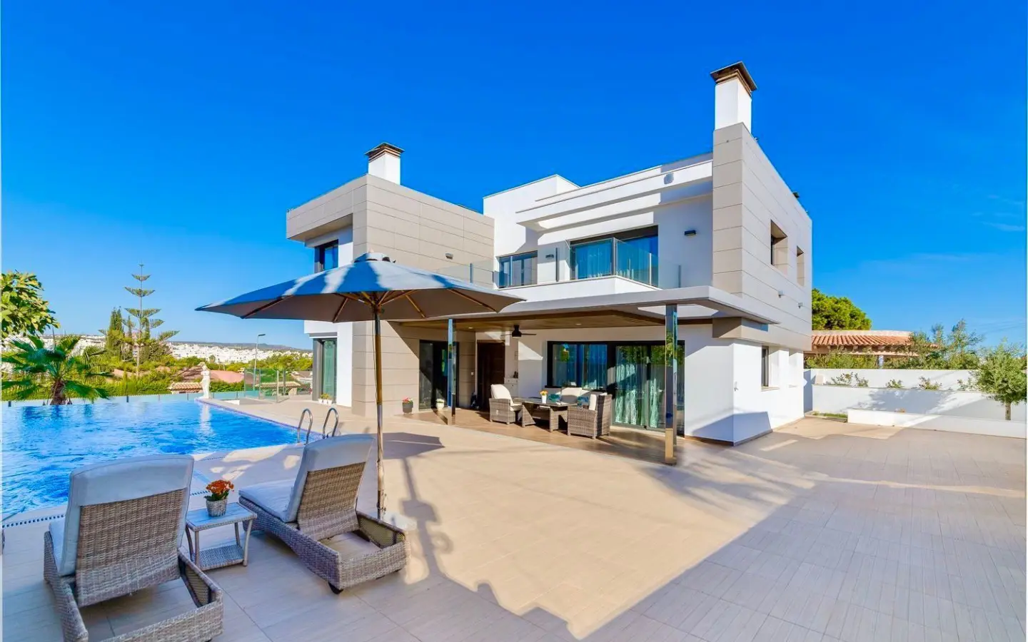 3-bedroom Villa In Torrevieja, Spain (393 M²)