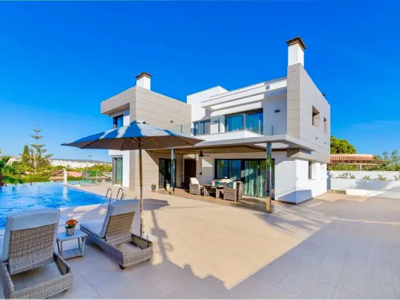 3-bedroom Villa In Torrevieja, Spain (393 M²)