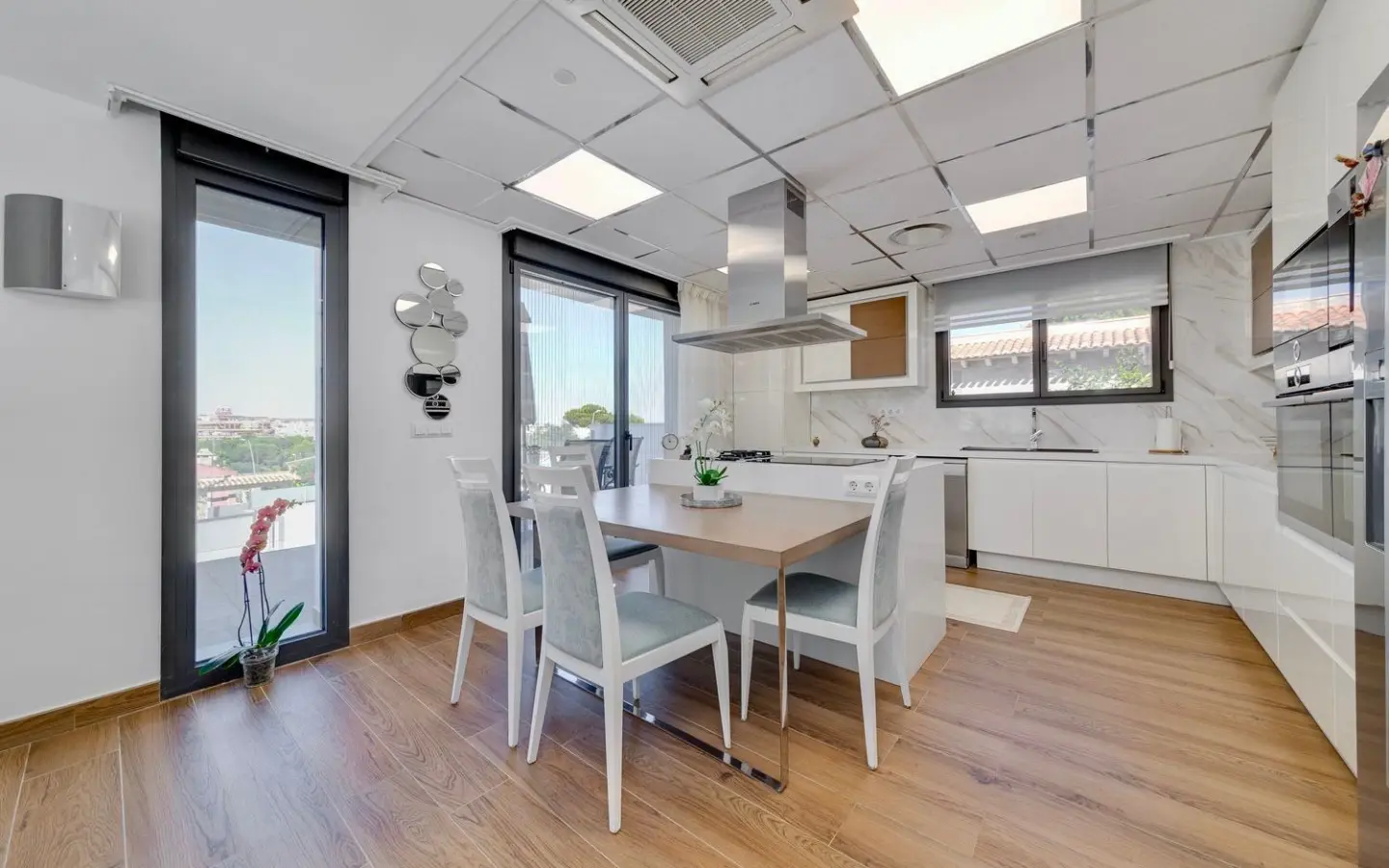 3-bedroom Villa In Torrevieja, Spain (393 M²)