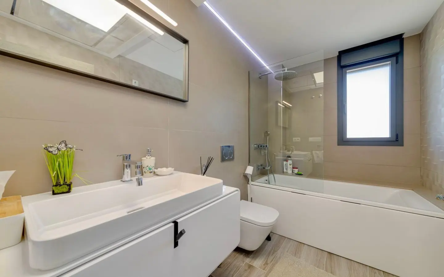 3-bedroom Villa In Torrevieja, Spain (393 M²)
