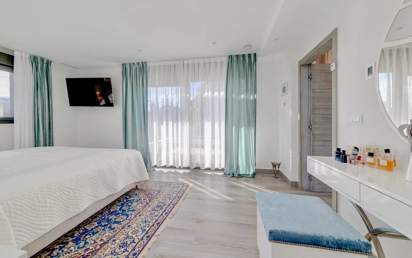 3-bedroom Villa In Torrevieja, Spain (393 M²)