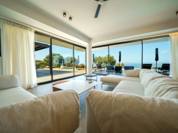 Villa Of 7 Bedrooms With Infinity Pool, Private Spa & Tennis Court In Unrivaled Opulence