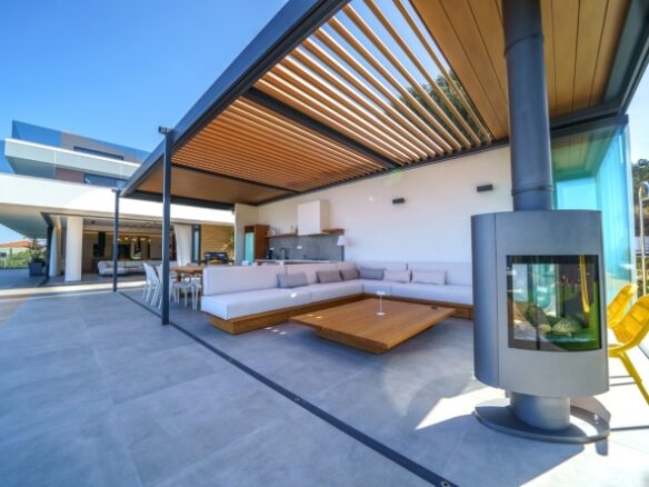 Villa Of 7 Bedrooms With Infinity Pool, Private Spa & Tennis Court In Unrivaled Opulence