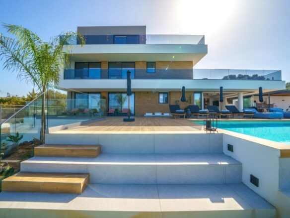 Villa Of 7 Bedrooms With Infinity Pool, Private Spa & Tennis Court In Unrivaled Opulence