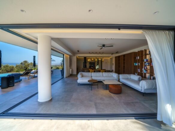 Villa Of 7 Bedrooms With Infinity Pool, Private Spa & Tennis Court In Unrivaled Opulence