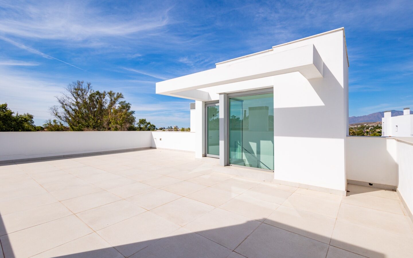 New Built South-facing Semi-detached Villa With Big Private Garden