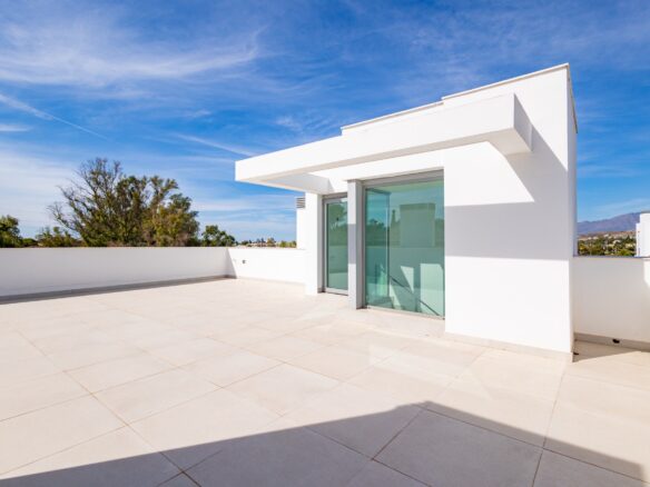 New Built South-facing Semi-detached Villa With Big Private Garden