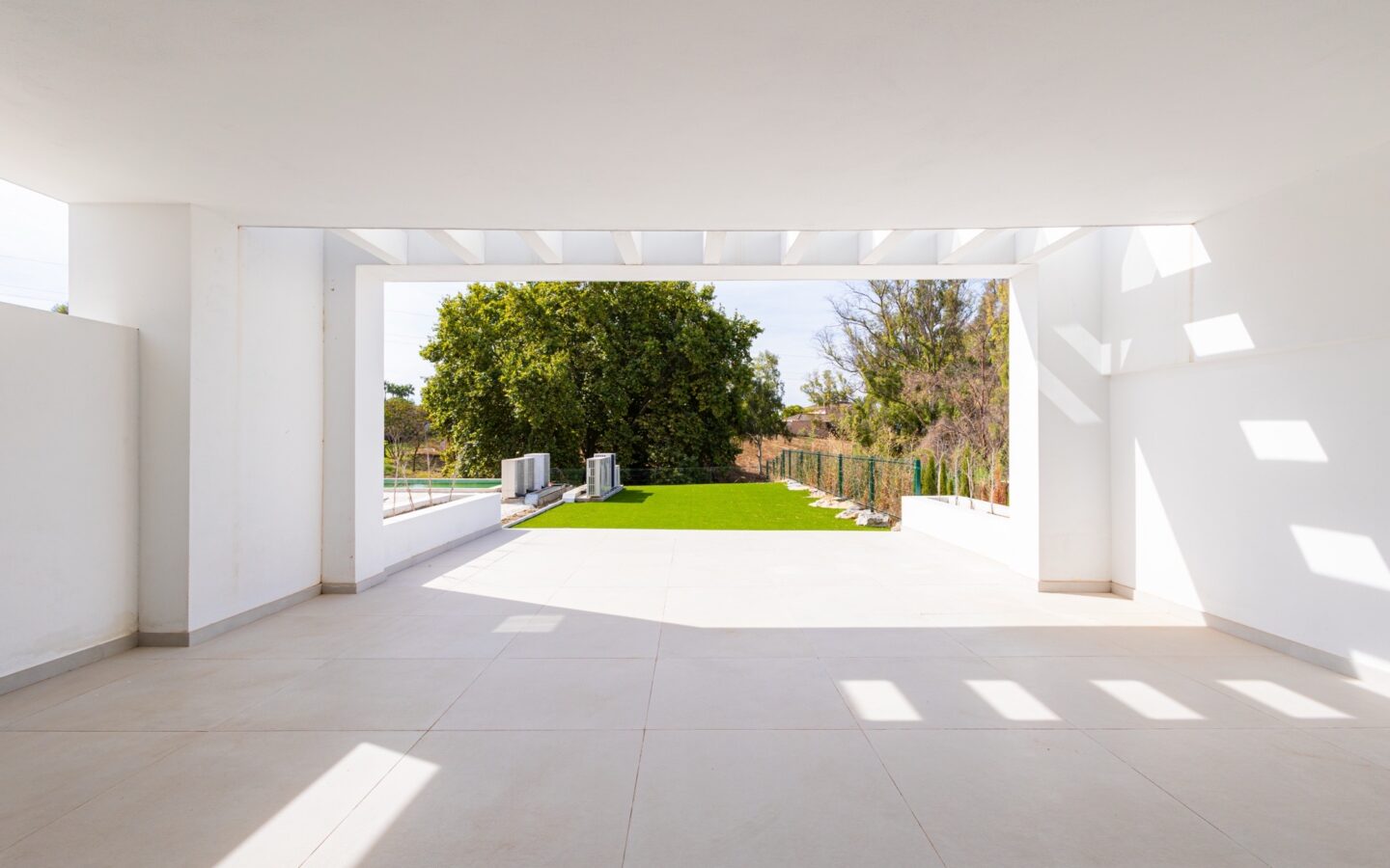 New Built South-facing Semi-detached Villa With Big Private Garden