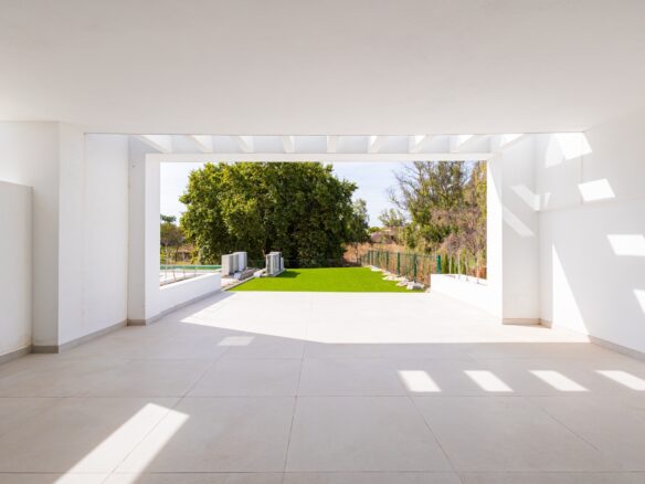 New Built South-facing Semi-detached Villa With Big Private Garden