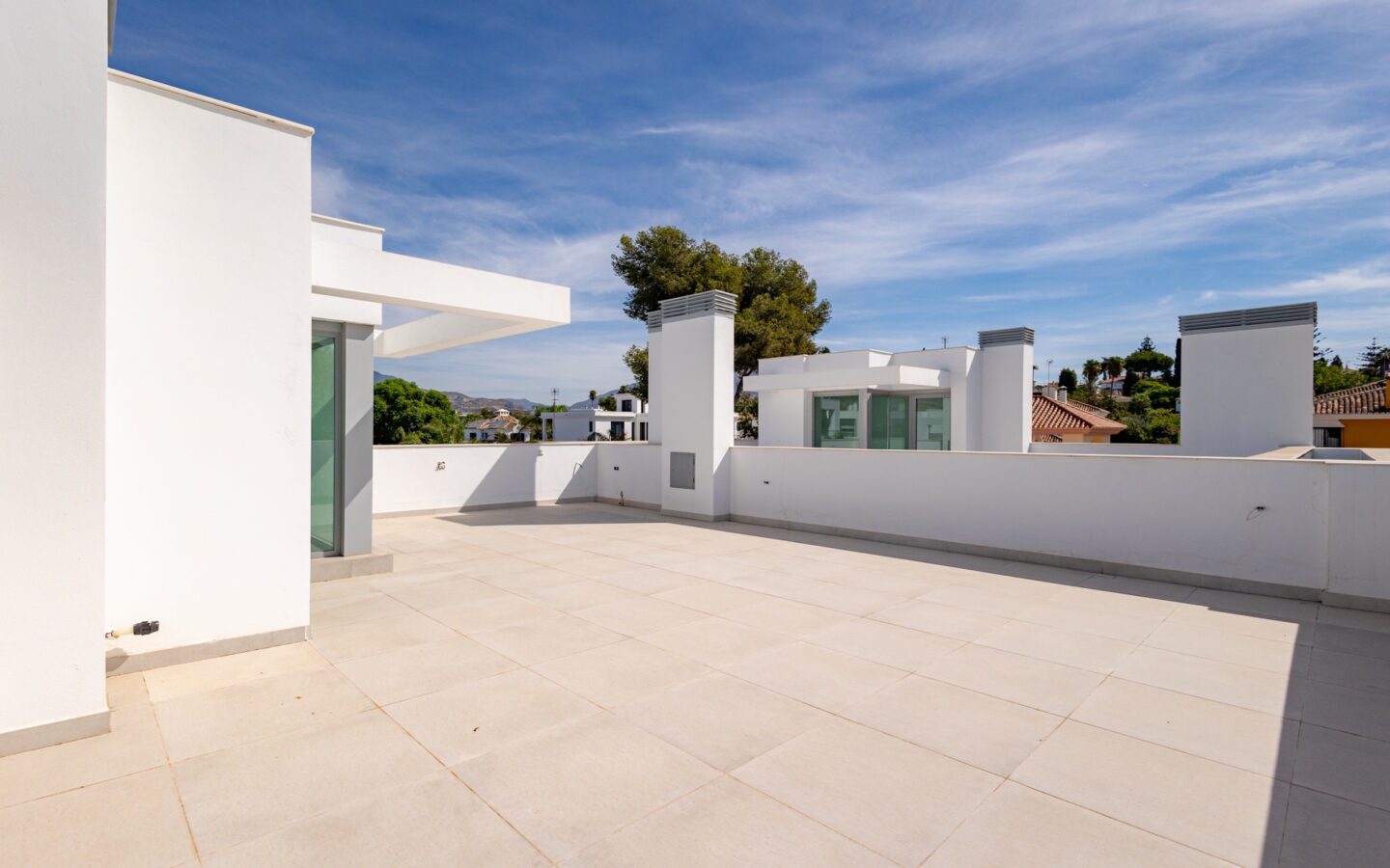 New Built South-facing Semi-detached Villa With Big Private Garden