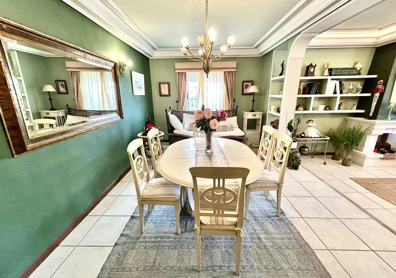 6-bedroom Villa In Torrevieja, Spain (440 M²)