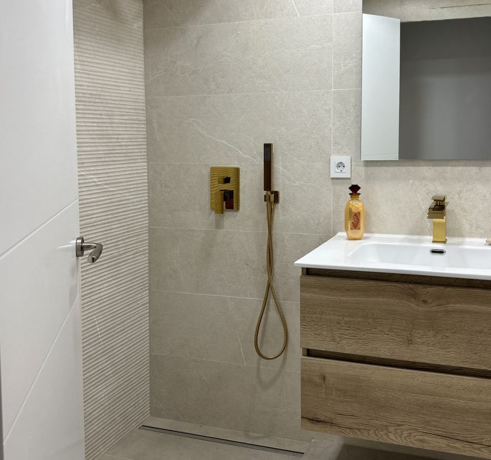 Apartment Of 90 M² In Torrevieja, Spain