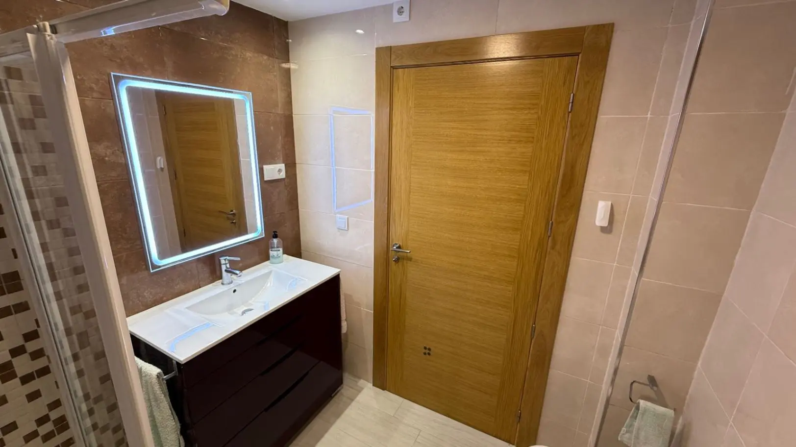Apartment Of 86 M² With Features In Torrevieja, Spain