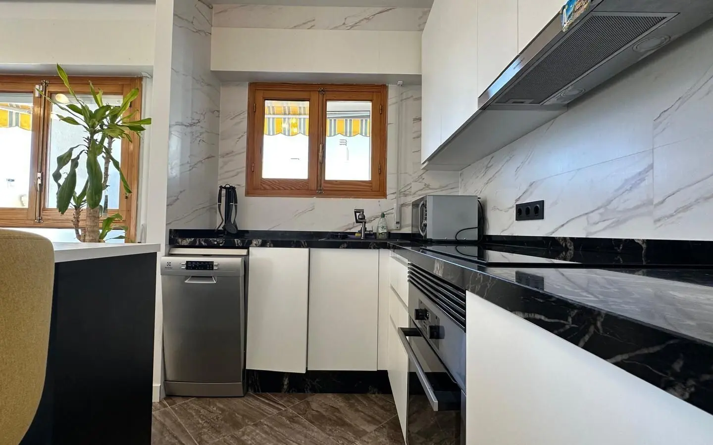 2-bedroom Apartment In Torrevieja, Spain (119 M²)