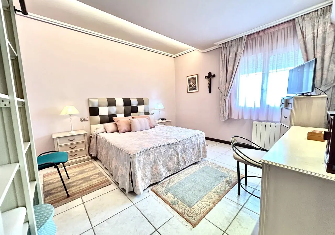 6-bedroom Villa In Torrevieja, Spain (440 M²)