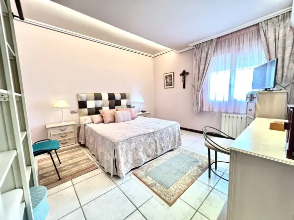 6-bedroom Villa In Torrevieja, Spain (440 M²)