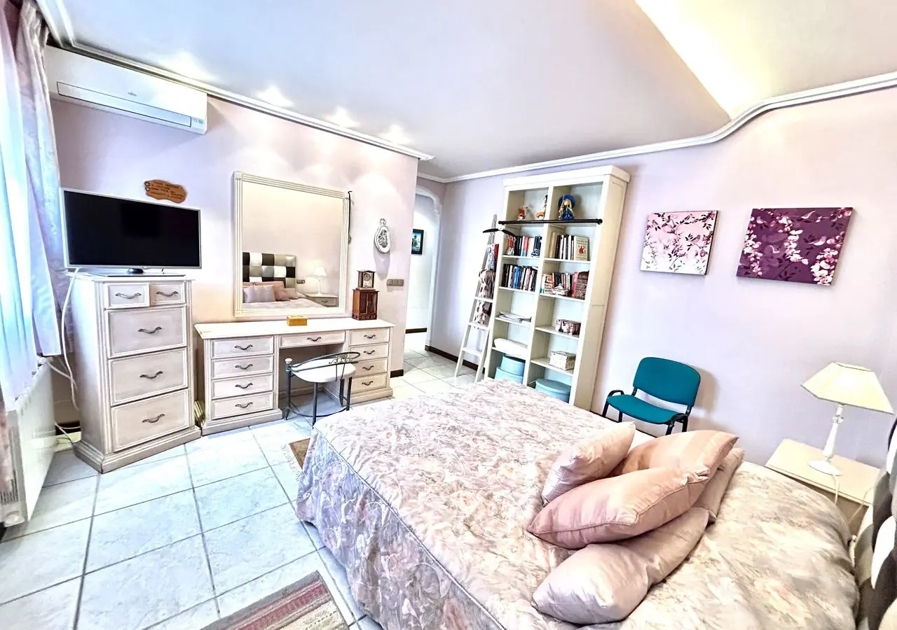 6-bedroom Villa In Torrevieja, Spain (440 M²)