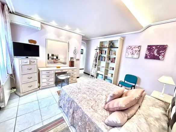 6-bedroom Villa In Torrevieja, Spain (440 M²)