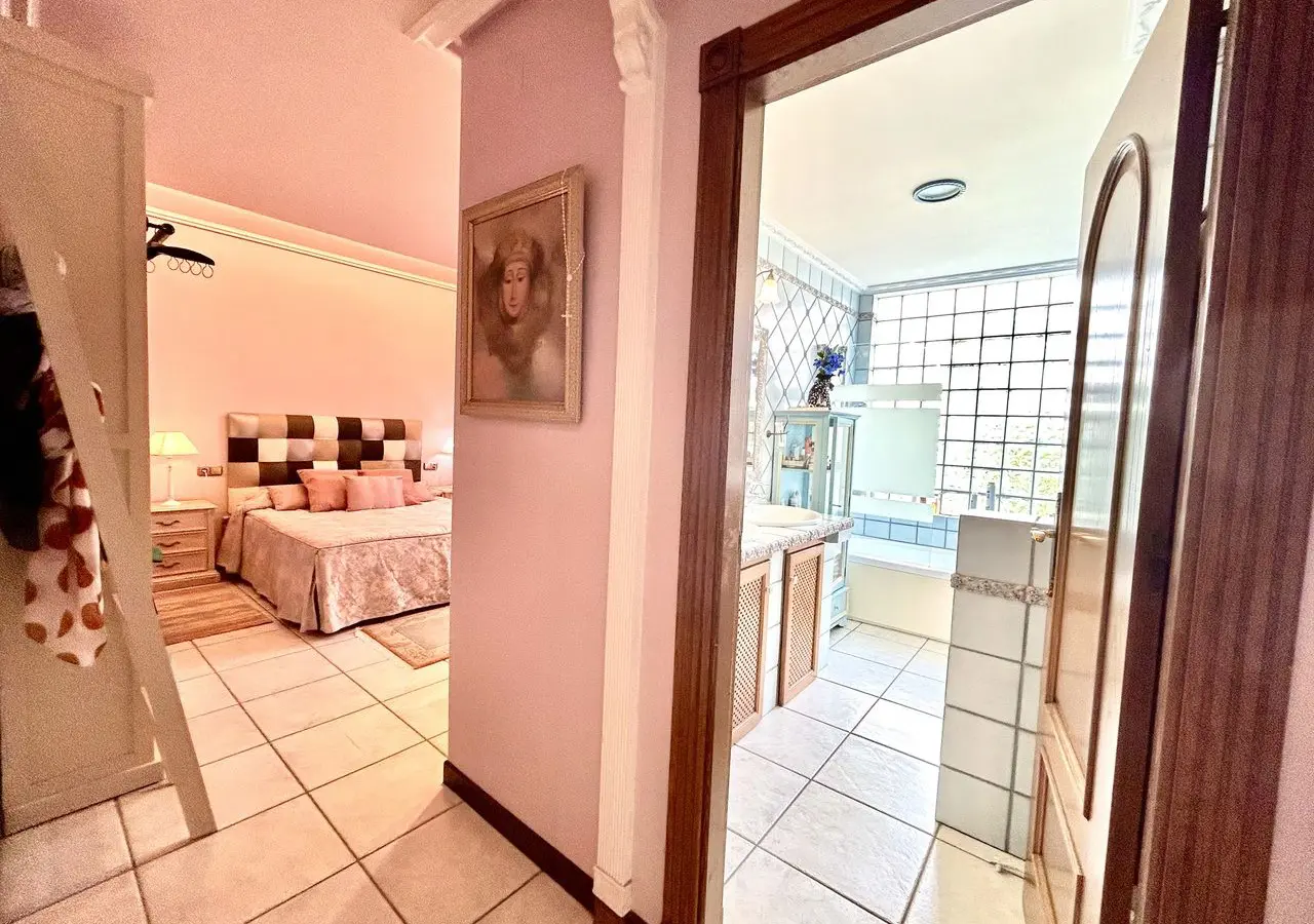 6-bedroom Villa In Torrevieja, Spain (440 M²)