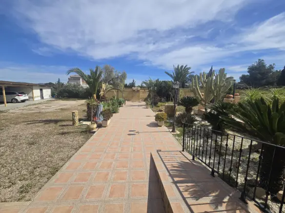 5-bedroom Villa In Murcia, Spain (2.500 M² Plot)