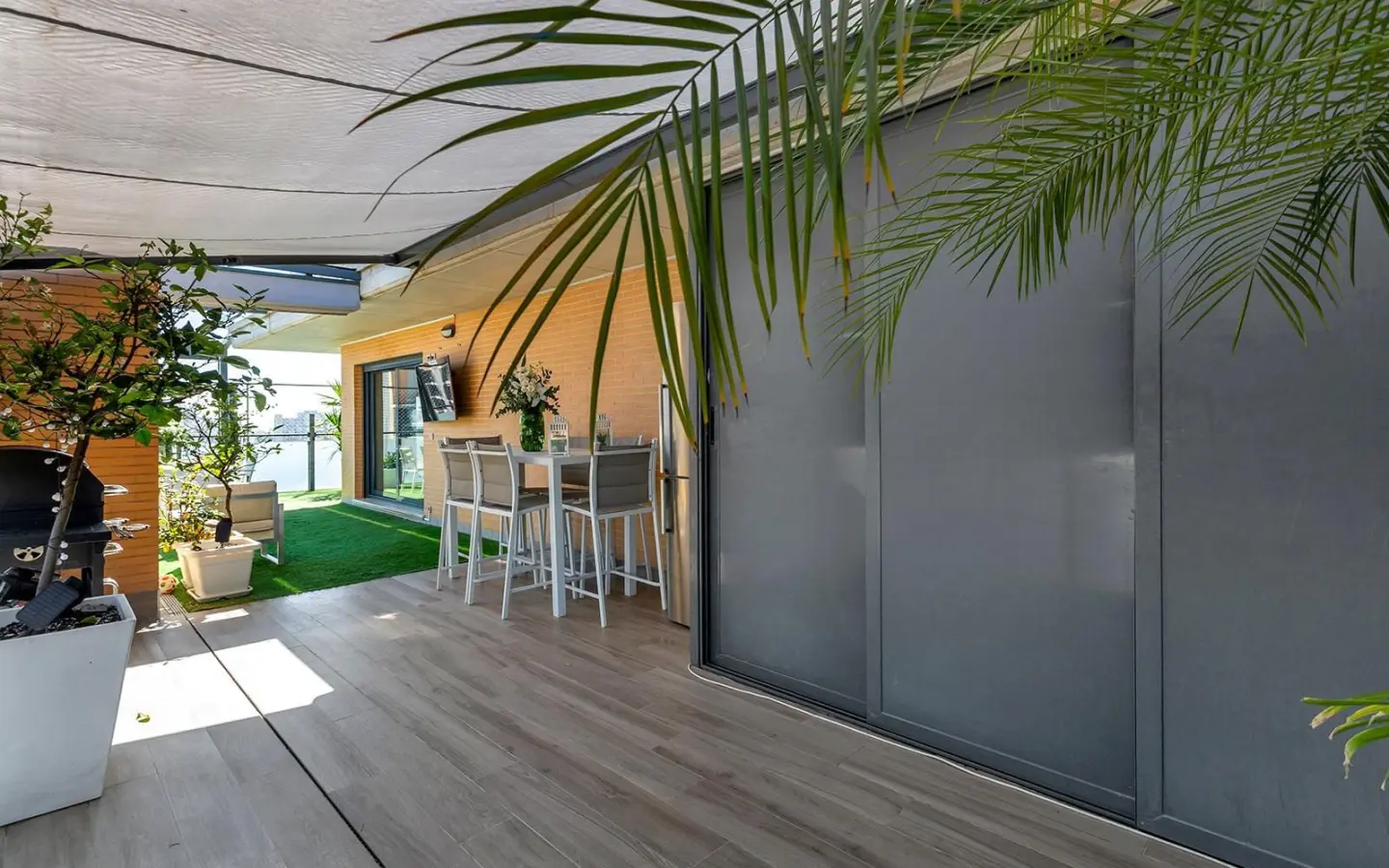 3-bedroom Penthouse In Alicante, Spain (165 M²)