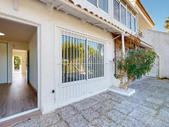 2-bedroom Bungalow In Villamartin, Spain (95 M²)
