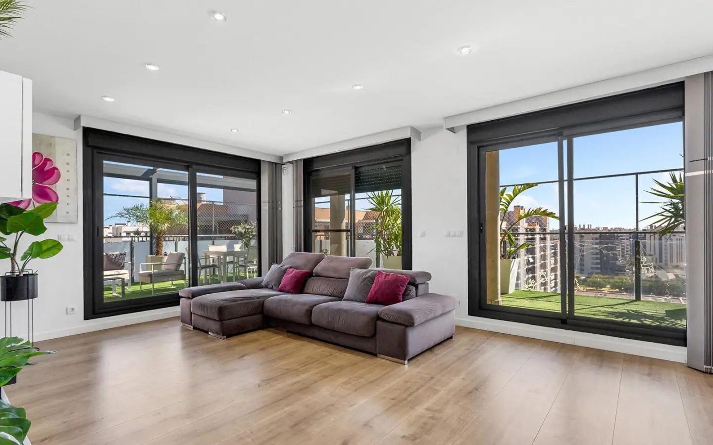 3-bedroom Penthouse In Alicante, Spain (165 M²)