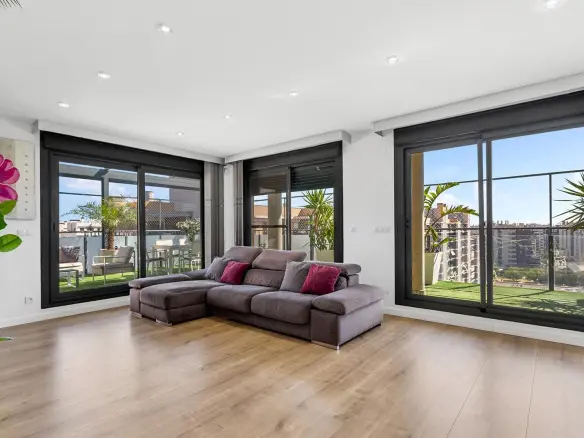 3-bedroom Penthouse In Alicante, Spain (165 M²)