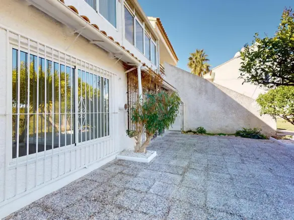 2-bedroom Bungalow In Villamartin, Spain (95 M²)