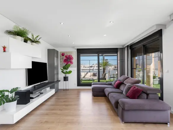 3-bedroom Penthouse In Alicante, Spain (165 M²)
