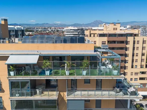 3-bedroom Penthouse In Alicante, Spain (165 M²)