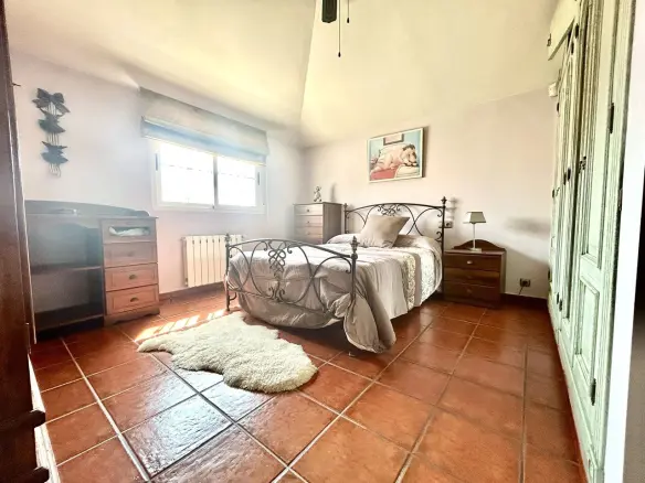 6-bedroom Villa In Torrevieja, Spain (440 M²)