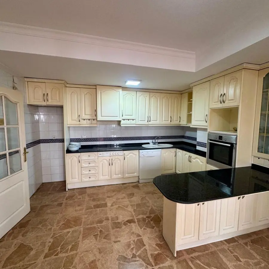 5-bedroom Apartment In Torrevieja, Spain (243 M²)