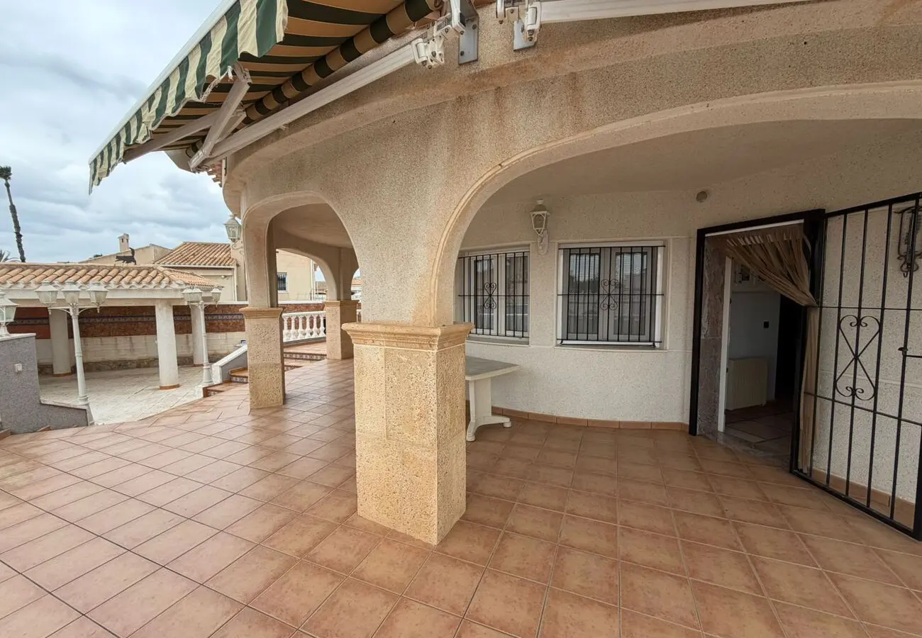 5-bedroom Villa In Orihuela Costa, Spain (130 M²)