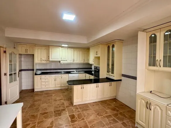 5-bedroom Apartment In Torrevieja, Spain (243 M²)