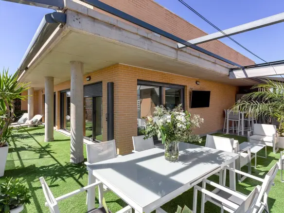 3-bedroom Penthouse In Alicante, Spain (165 M²)