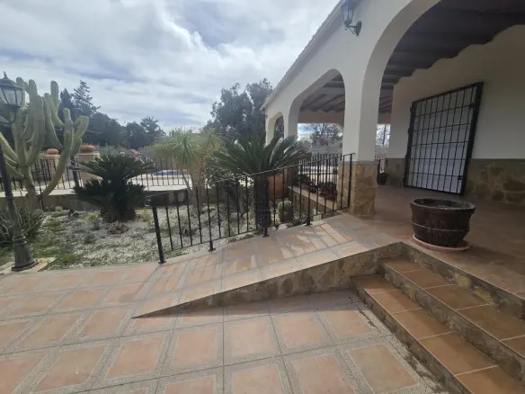 5-bedroom Villa In Murcia, Spain (2.500 M² Plot)