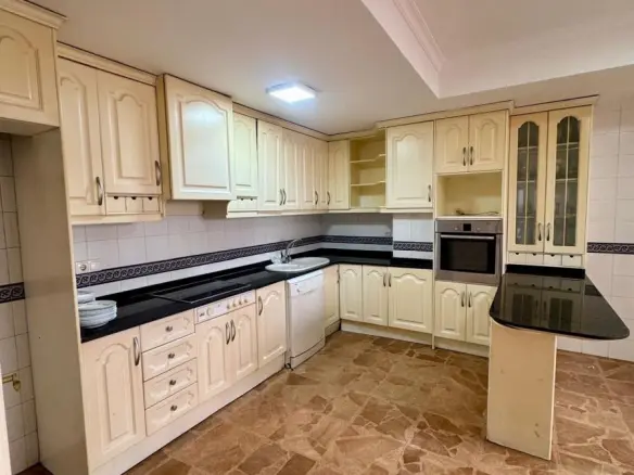 5-bedroom Apartment In Torrevieja, Spain (243 M²)