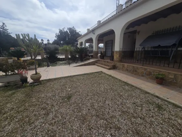 5-bedroom Villa In Murcia, Spain (2.500 M² Plot)