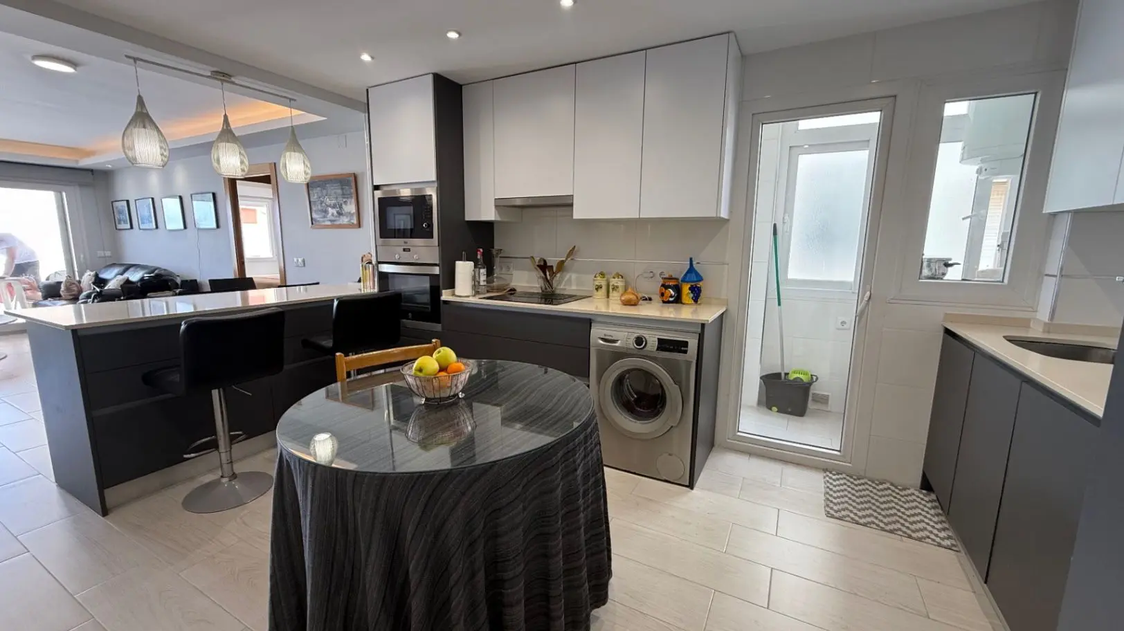 Apartment Of 86 M² With Features In Torrevieja, Spain