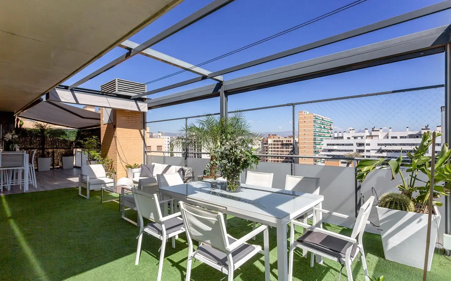 3-bedroom Penthouse In Alicante, Spain (165 M²)