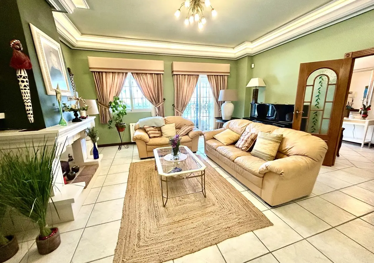 6-bedroom Villa In Torrevieja, Spain (440 M²)