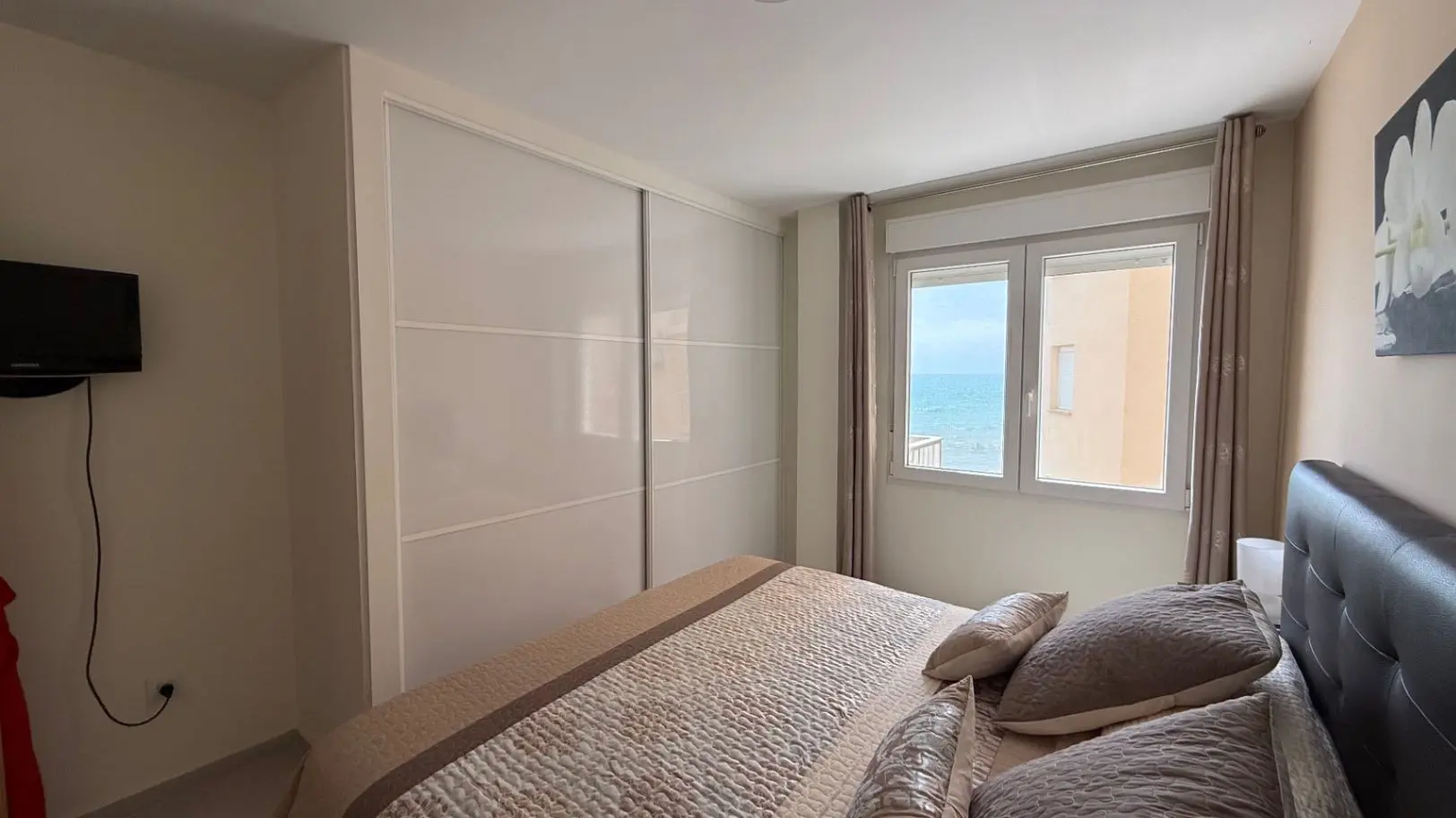 Apartment Of 86 M² With Features In Torrevieja, Spain