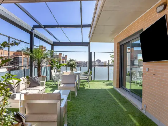 3-bedroom Penthouse In Alicante, Spain (165 M²)