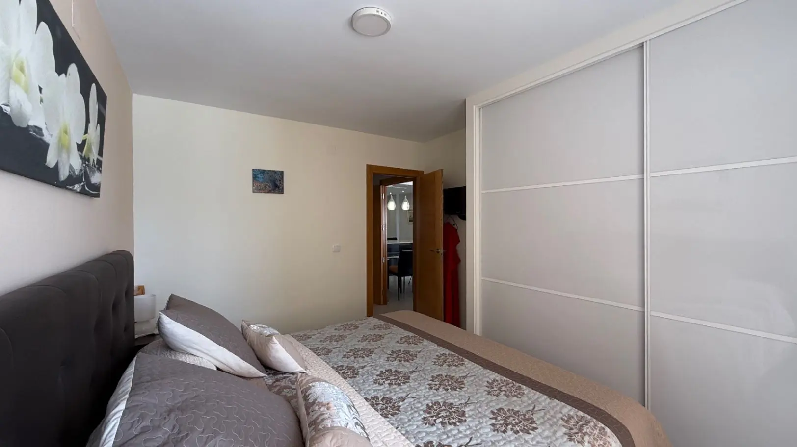 Apartment Of 86 M² With Features In Torrevieja, Spain