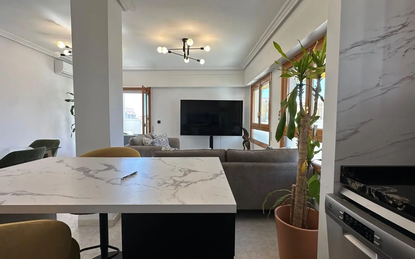 2-bedroom Apartment In Torrevieja, Spain (119 M²)