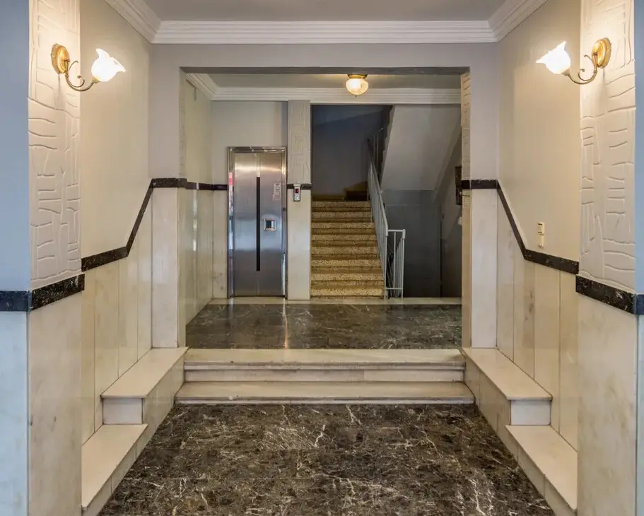 Flat In Center Of Thessaloniki, Greece (224 M²)